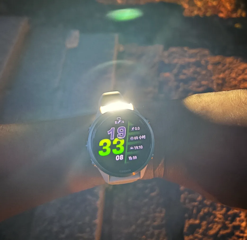 在武功山夜色中下楼梯, fr970上的手电筒真的很爽